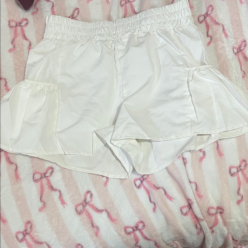 SHEIN White Ruffle Skorts